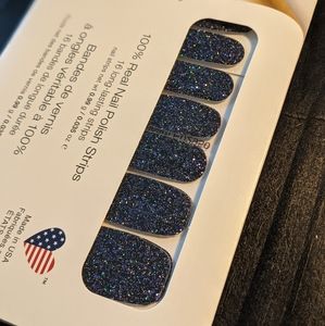 Living The Gleam Color Street Nail Set